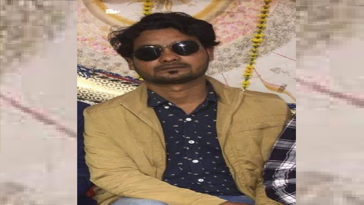 road accident in jhansi Father going to take medicine for daughters dies in road accident