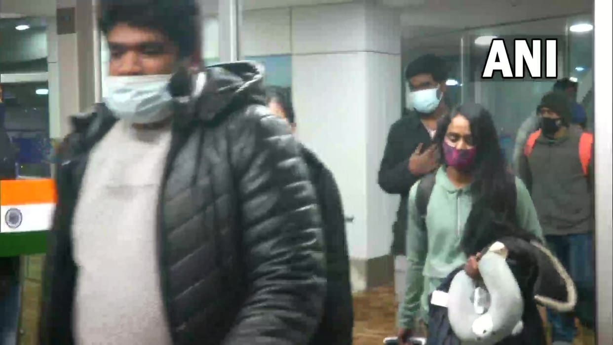 Operation Ganga: Indian stranded in Ukraine 11 flights carrying 2200 Indians will return home today, about 3000 returned on Saturday
