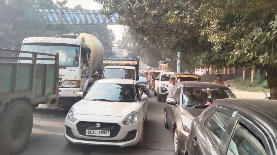 Municipal Corporation warns remove encroachment from the roads of Vrindavan in two days