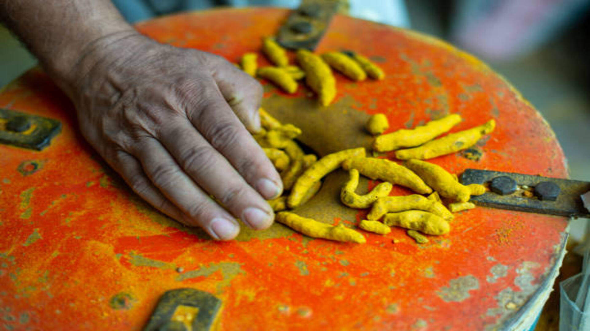 Kali Haldi Ke Upay black turmeric remedy for money business and wealth