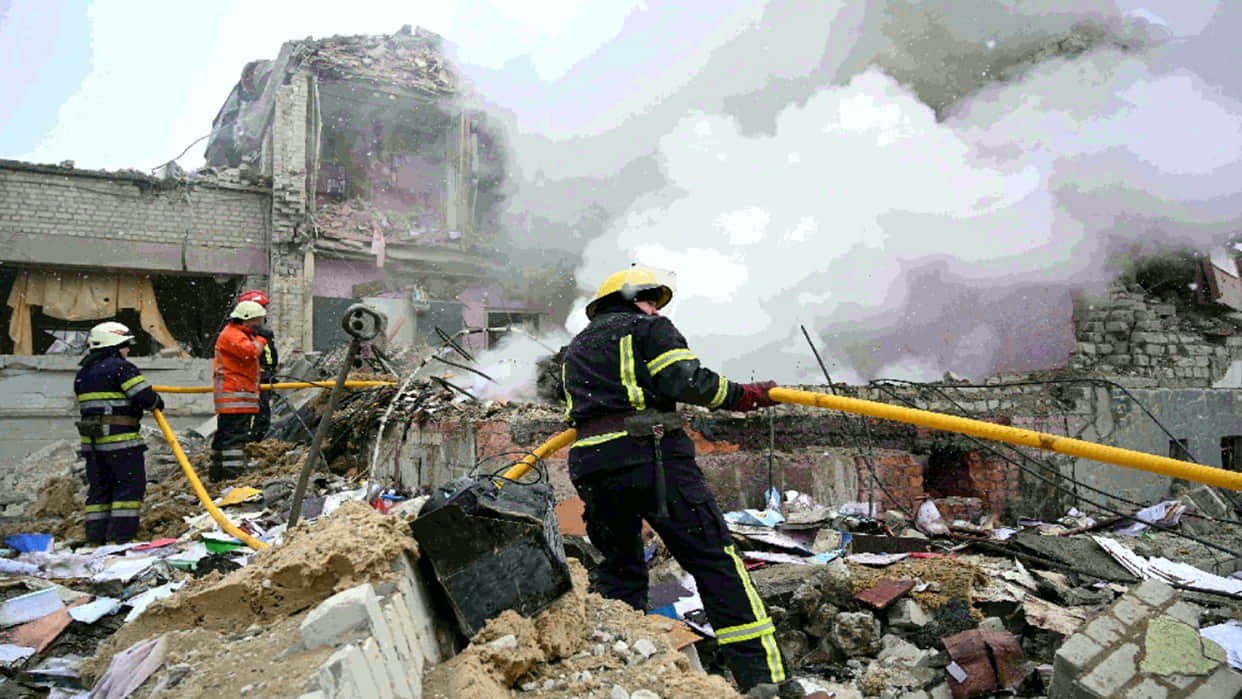 Many cities of Ukraine ruined in ten days: Alert of air strikes in Kyiv, Sumy, Chernihiv, 12 Lakh people homeless, know all updates n see pics
