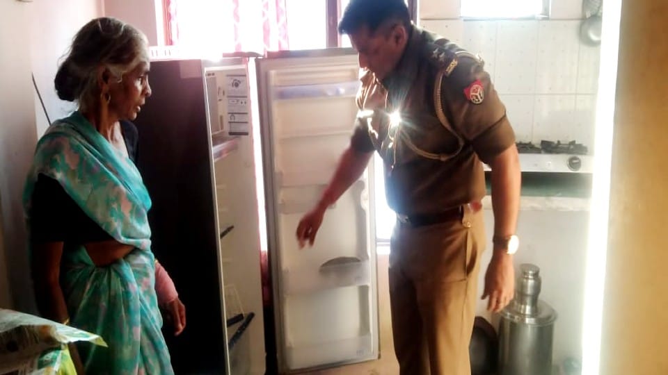 police arrested man for beating his old mother in agra
