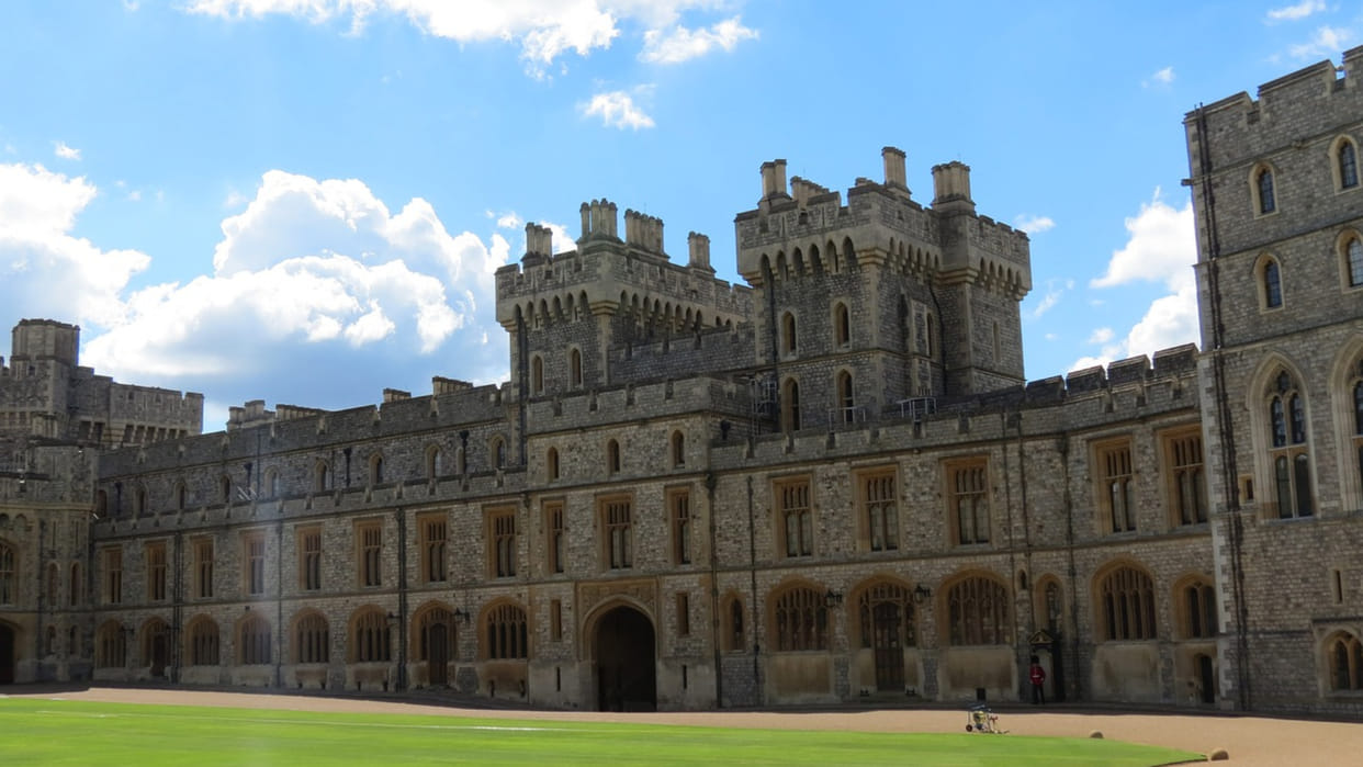 British Queen Elizabeth Second picks Windsor Castle over Buckingham Palace as permanent home news in Hindi
