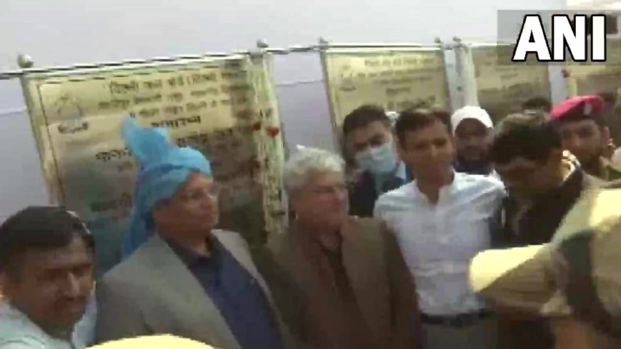 Allegations and counter-allegations for stopping the car of Delhi government minister Satendra Jain