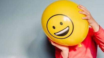 Funny Jokes:दरोगा- तुमने हवलदार की जेब में माचिस क्यों जलाई? संता ने दिया मजेदार जवाब, पढ़िए वायरल जोक्स - Viral Funny Jokes Police Jokes Read Santa Banta Chutkule In Hindi - Amar Funny Jokes:दरोगा- तुमने हवलदार की जेब में माचिस क्यों जलाई? संता ने दिया मजेदार जवाब, पढ़िए वायरल जोक्स - Viral Funny Jokes Police Jokes Read Santa Banta Chutkule In Hindi - Amar