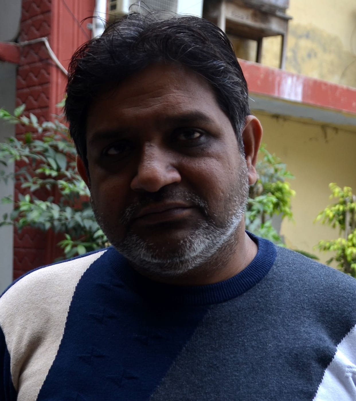1.32 lakh looted, firing at E Rickshaw Parts godown