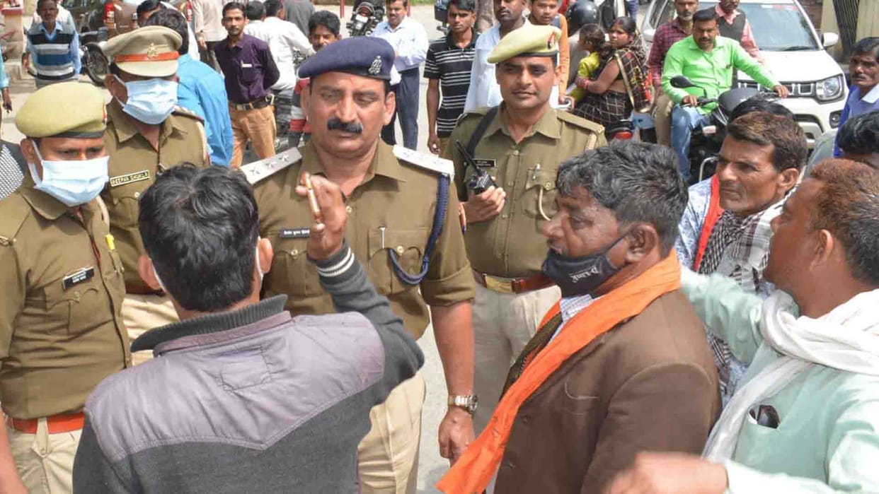 young man reached for court marriage, wife beat up husband