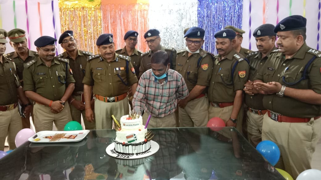 After the successful polling was over, the SP got the cake cut by the attendant.