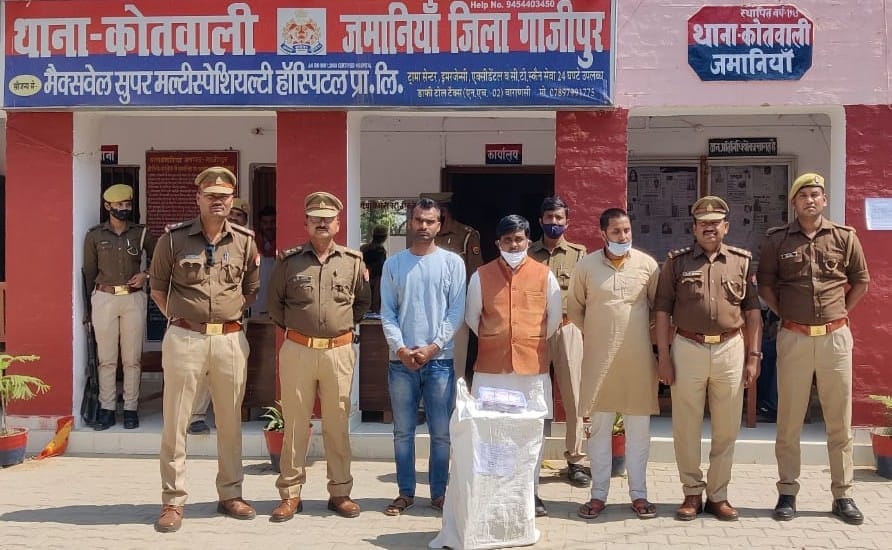 Three arrested including BJP Mandal President for distributing liquor and money
