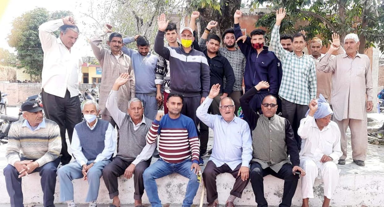 Farmers protested demanding compensation