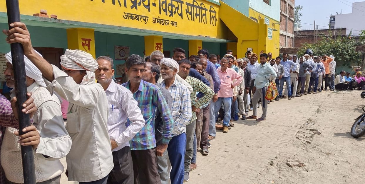 Crowd of farmers gathered to collect tokens