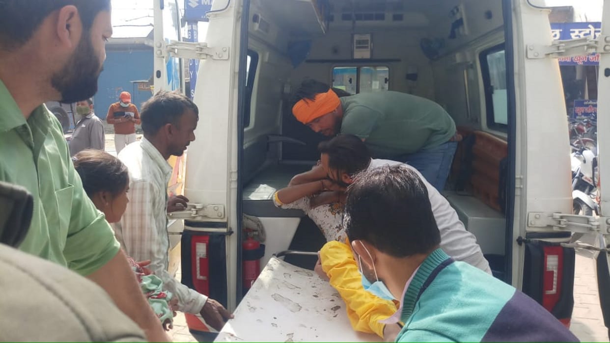 Accident in Uttarakhand: 15 passengers injured after bus overturned in Sitarganj, driver was talking on the phone