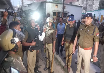 UP 7th Phase Election updates purvanchal  Ruckus between voting in Azamgarh  samajwadi party and BJP supporters clash