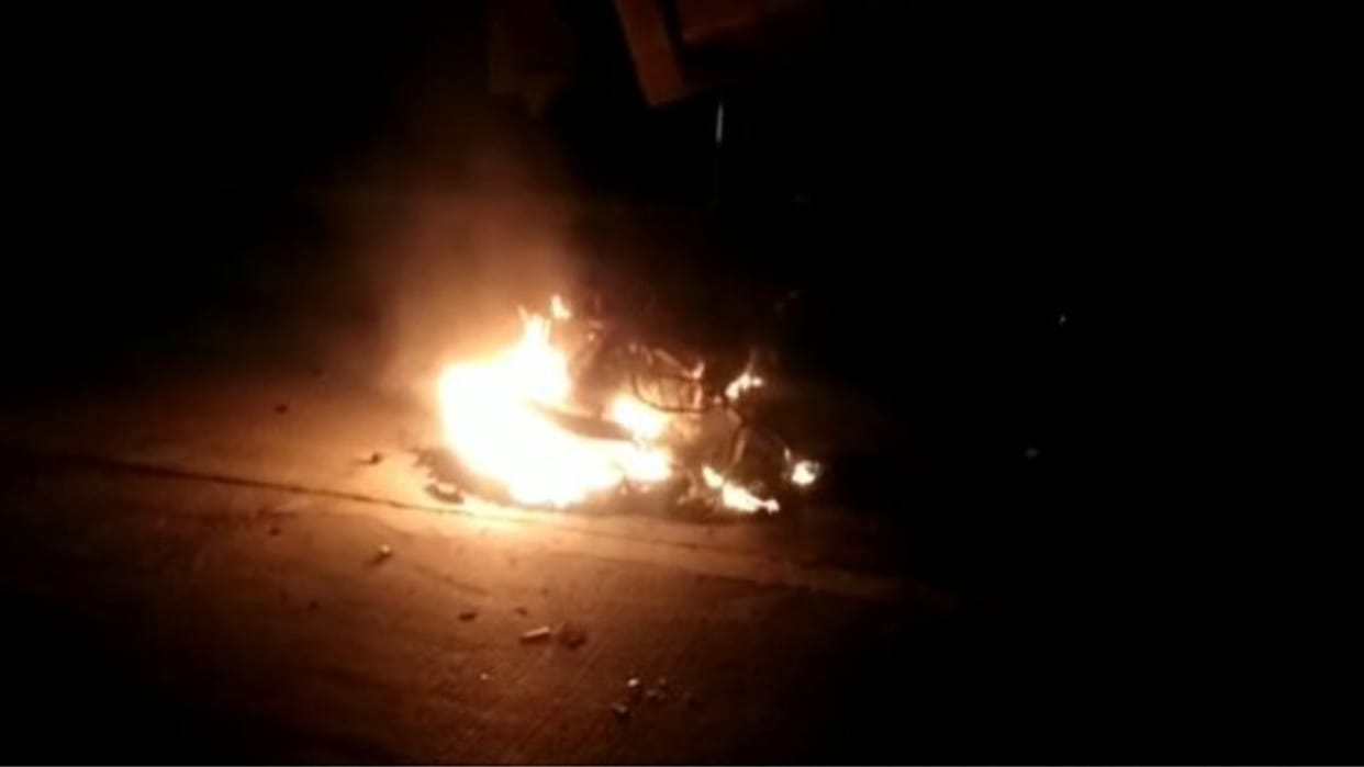 Road accident in Rajgarh, high speed bike rammed into dumper, burnt after accident, two youths injured
