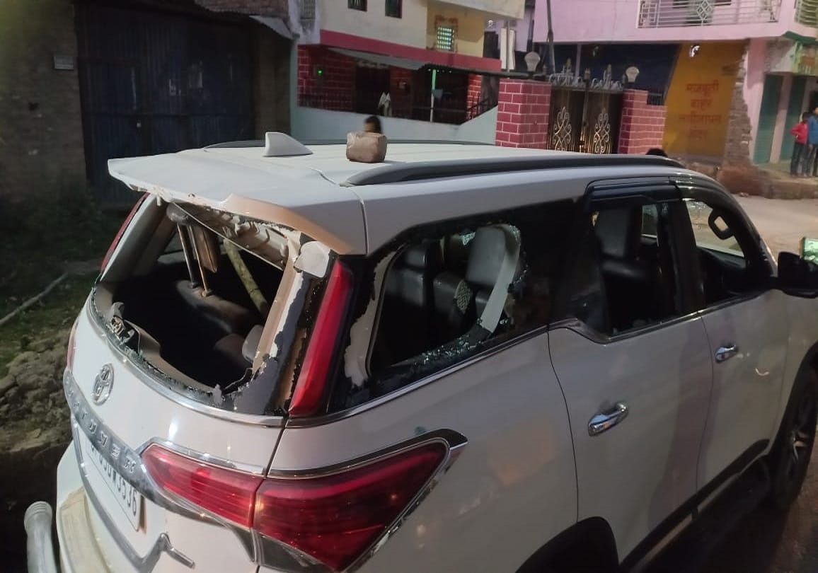UP 7th Phase Election updates purvanchal  Ruckus between voting in Azamgarh  samajwadi party and BJP supporters clash