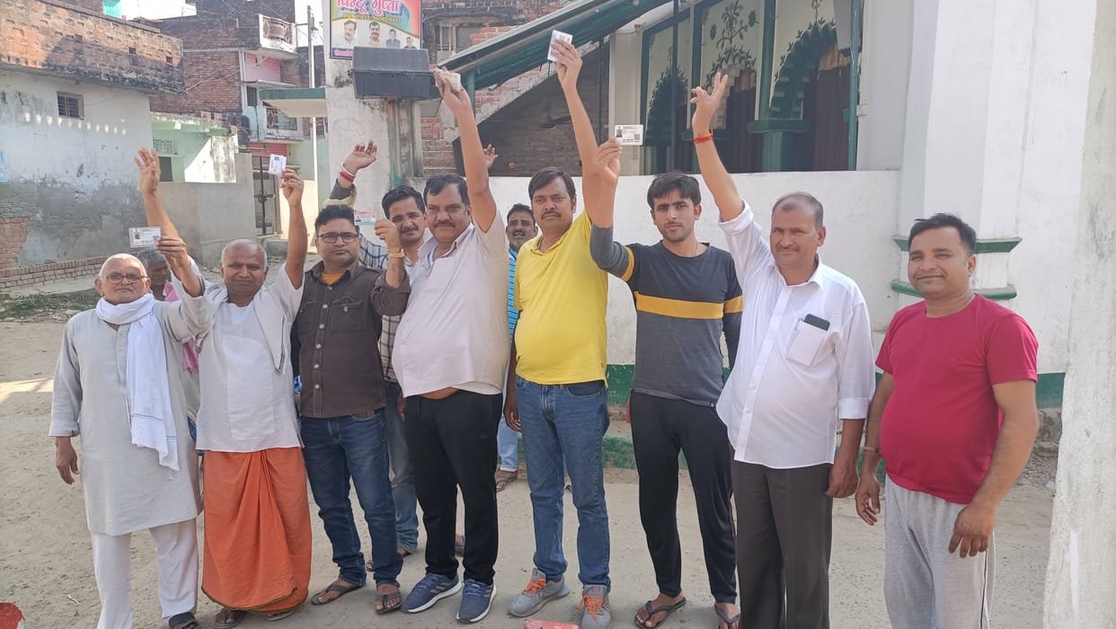 Demonstration by boycotting voting, the candidate celebrated
