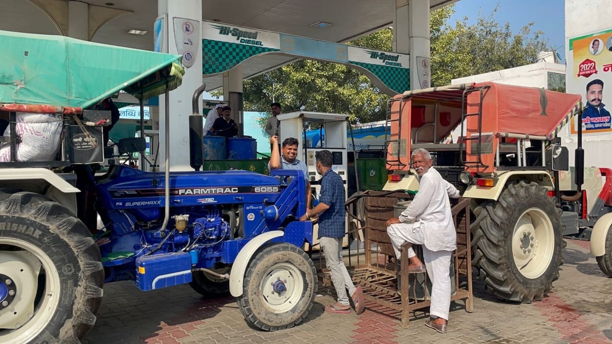 crowd at the pumps due to the possibility of increase in the prices of petrol and diesel In Haryana