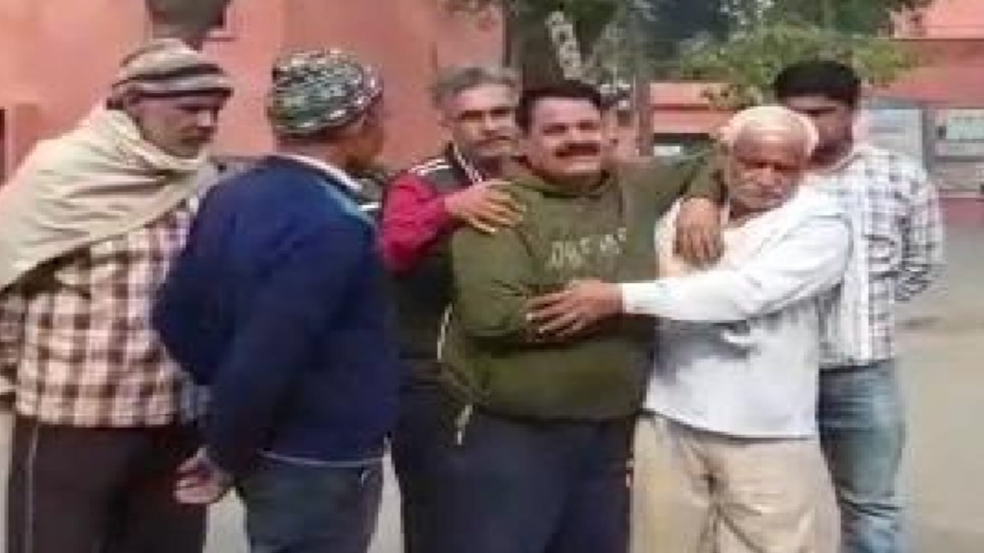 ENT doctor suicide in Meerut: Wife was sitting in the car,doctor suicide outside of the car