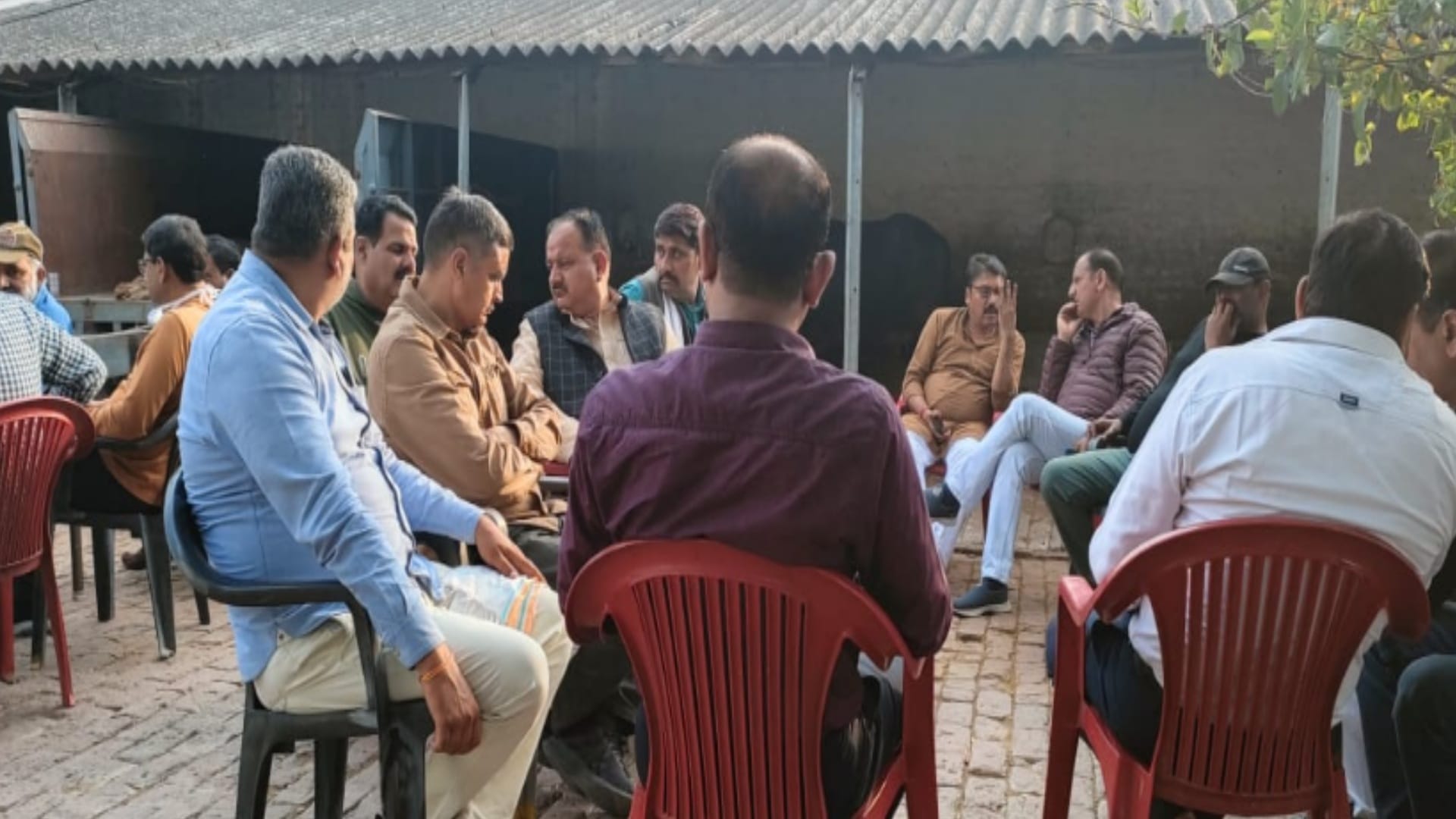 ENT doctor suicide in Meerut: Wife was sitting in the car,doctor suicide outside of the car