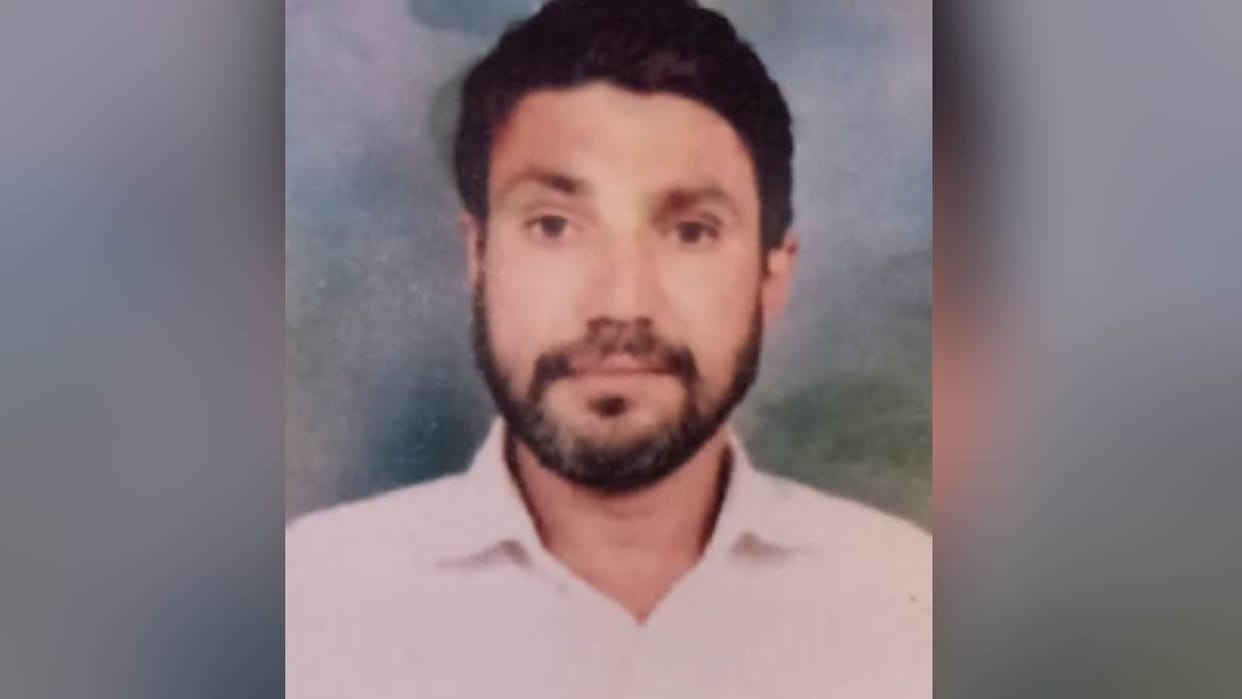 A farmer commits suicide by going live on social media in Bathinda of Punjab