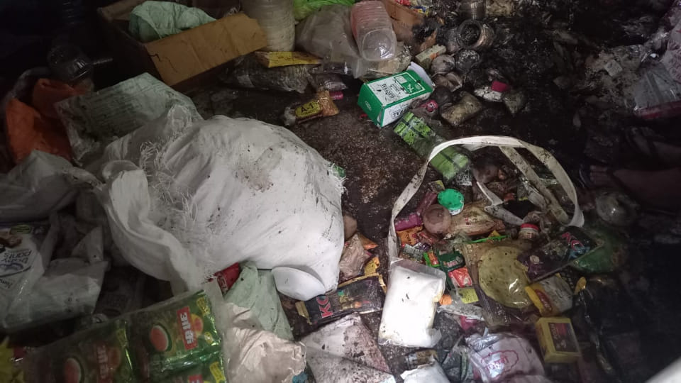 Dholpur news 4 lakh goods burnt due to fire in grocery shop
