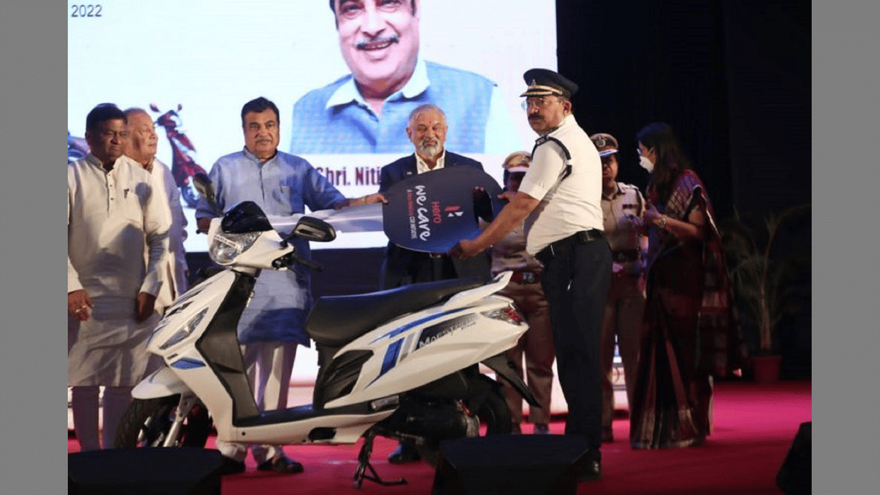 International Women's Day Hero MotoCorp hands over 60 scooters and 500 helmets to Nagpur Police Commissionerate NMC and Fire Department