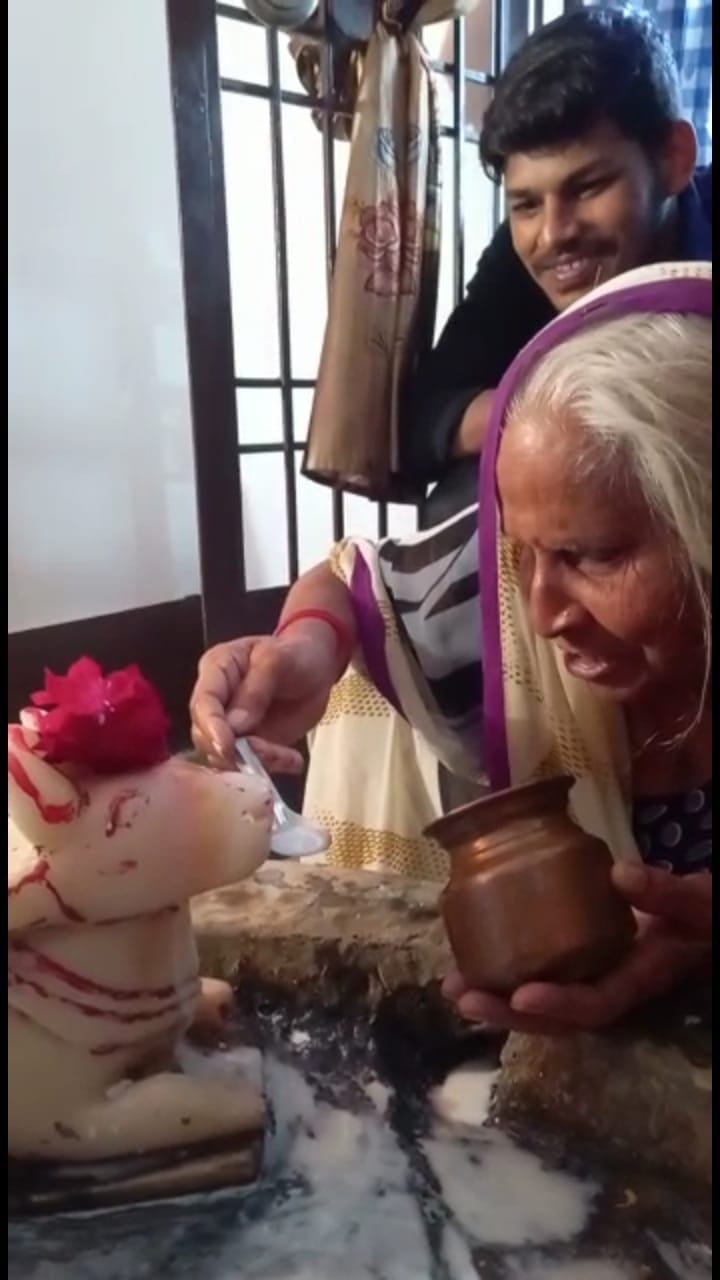 Rumors of Nandi Baba drinking milk, crowd gathered
