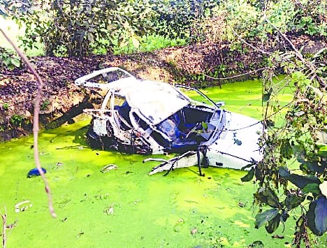 Car overturned in a ditch, four including three youths of the same family died