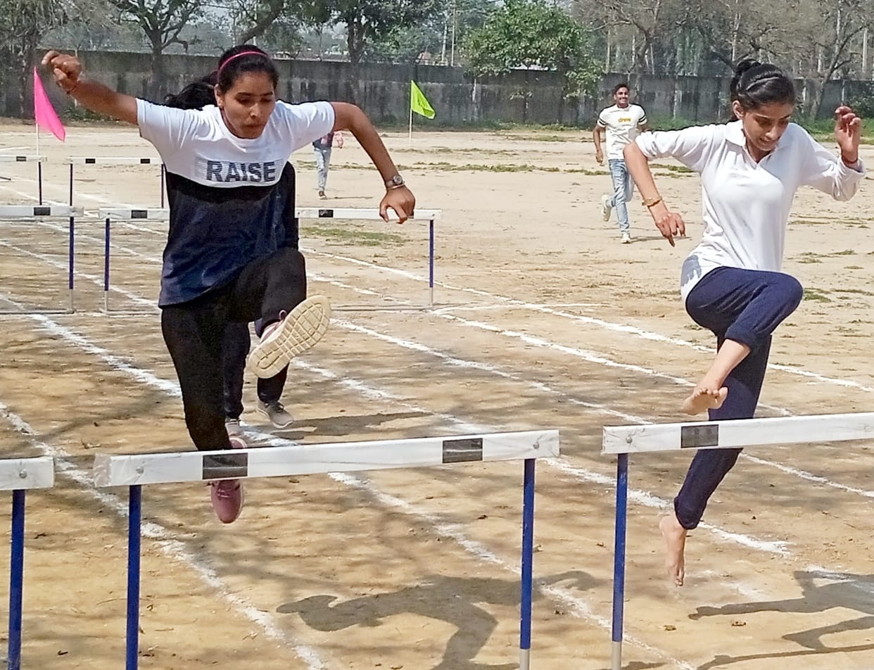 Anjali first in 100 meters race