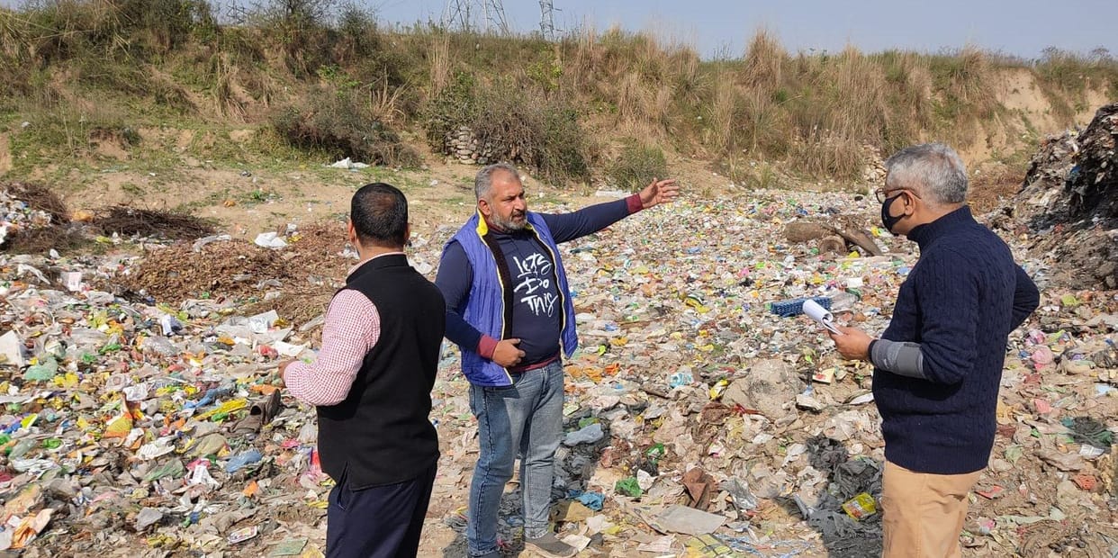 Garbage in Roh river, notice will be issued to the municipality