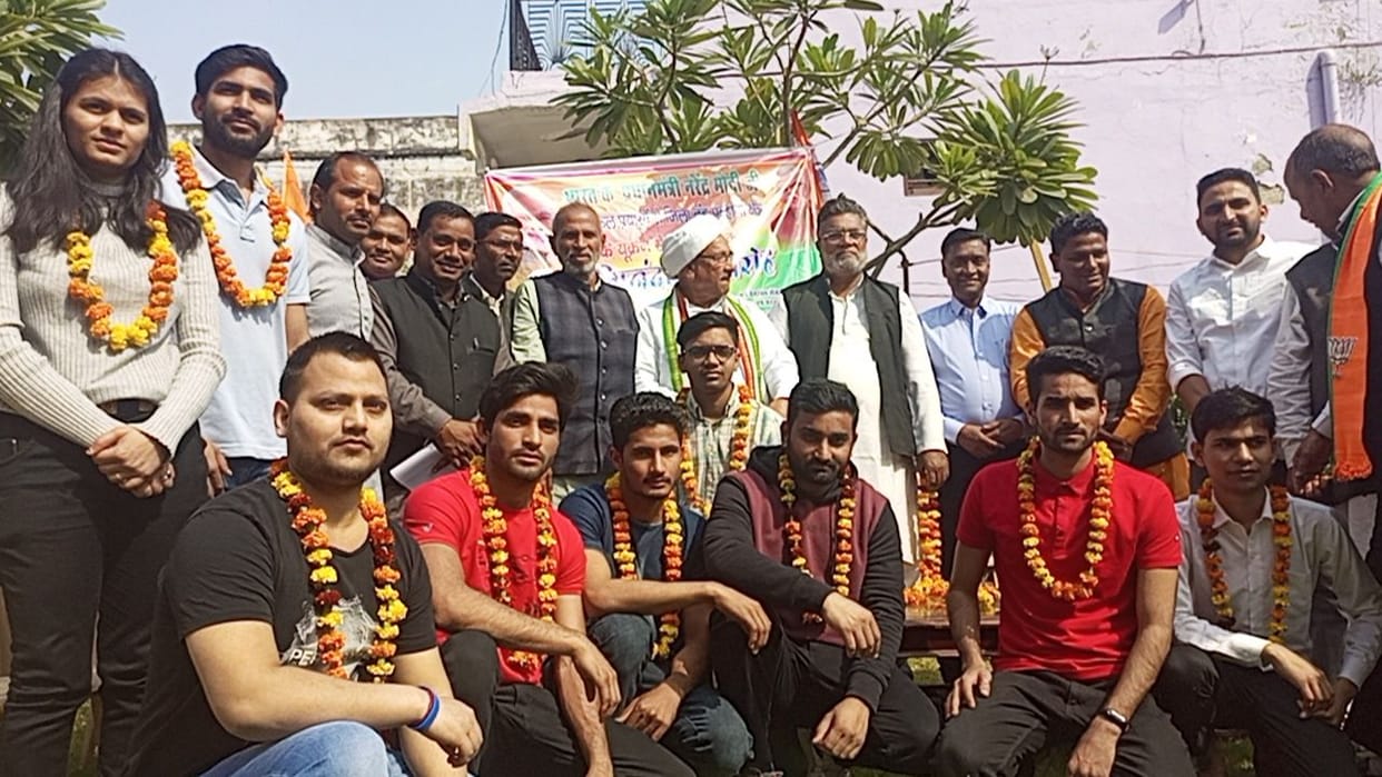 9 students returned home after walking 10 to 15 km hungry and thirsty