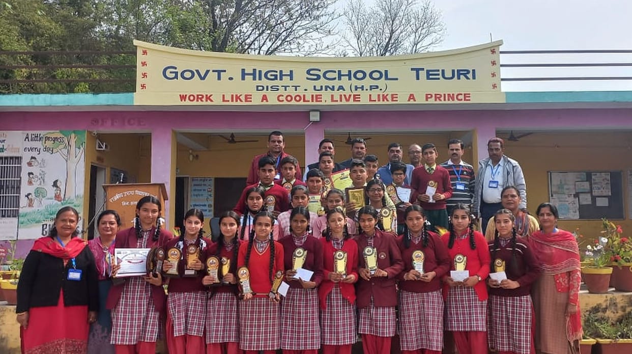 Meritorious students of Tudi school got honored