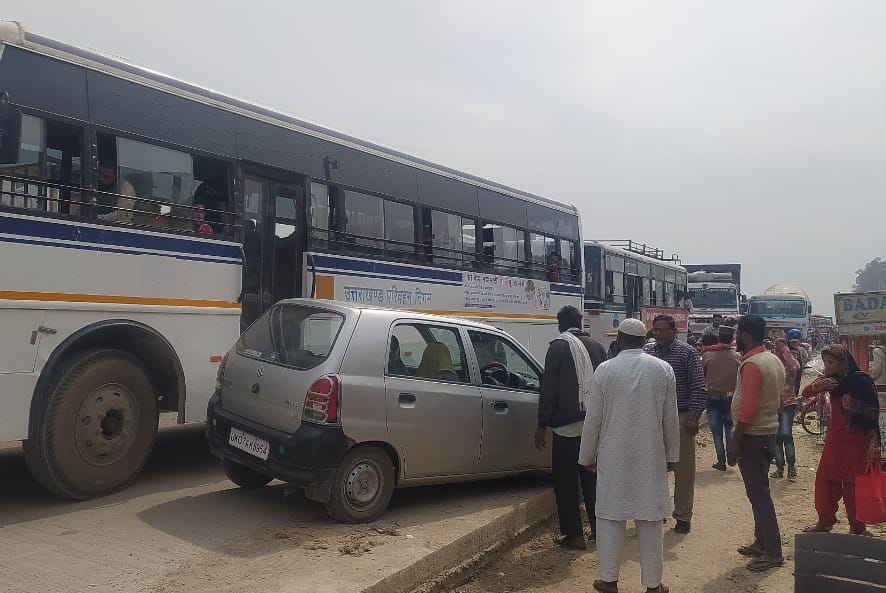 Hours jammed on the highway in Bhaguwala