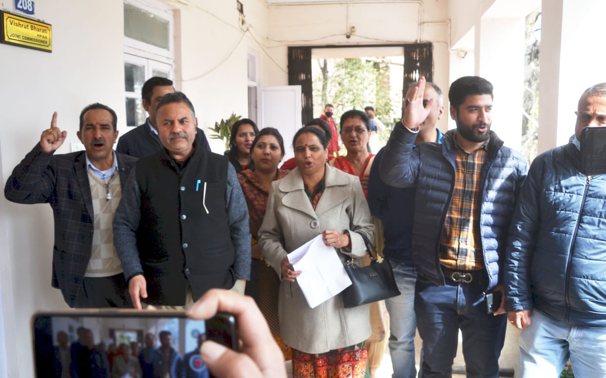 Mayor orders commissioner in Solan to stop distributing water metre reading based bills