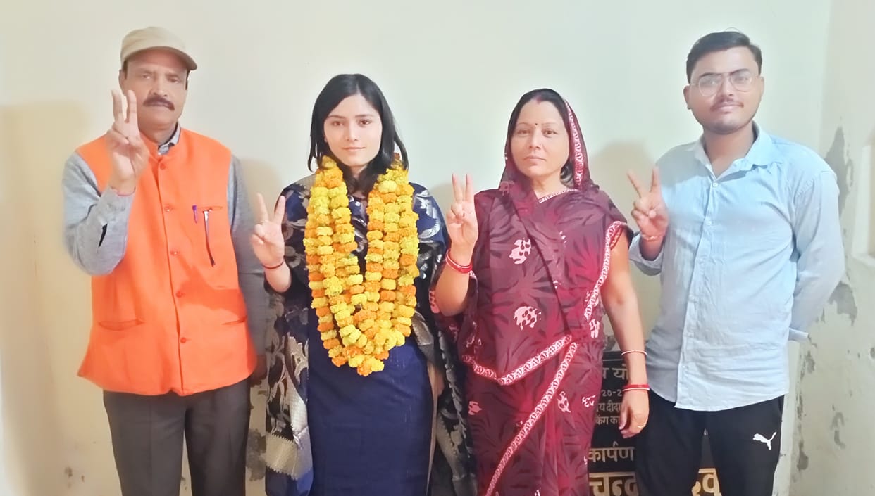 The eyes sparkled with the happiness of the family members meeting Garima and Saurabh