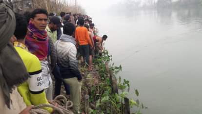 Muzaffarnagar Accident News: car drowned in river woman has died see photos
