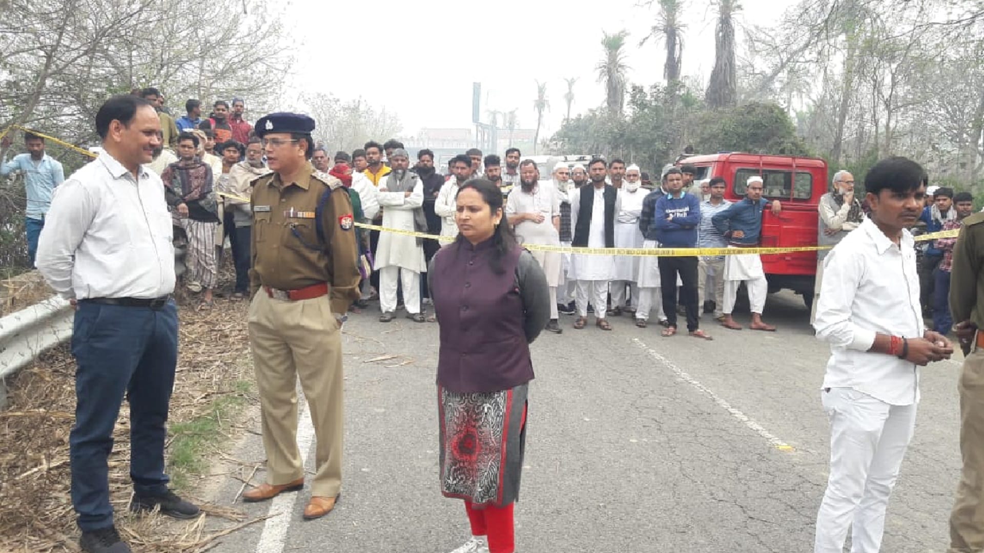 Muzaffarnagar Accident News: car drowned in river woman has died see photos