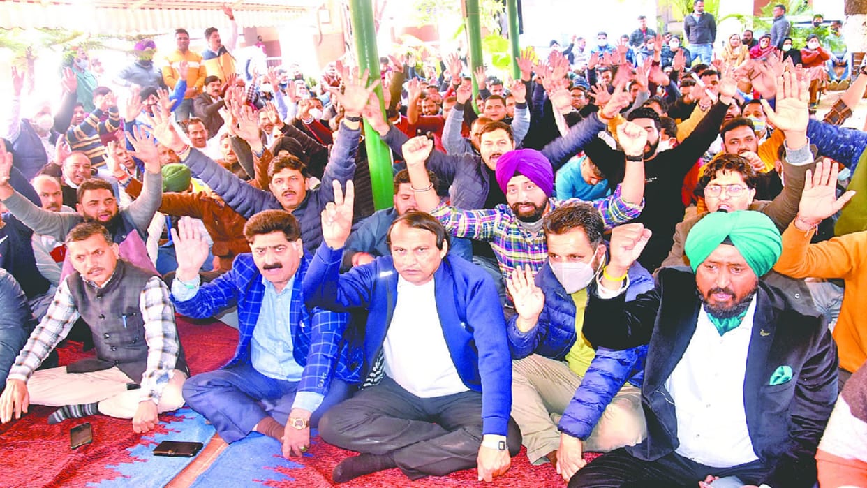 Patwari strike continues in Jammu division, problems of people started increasing