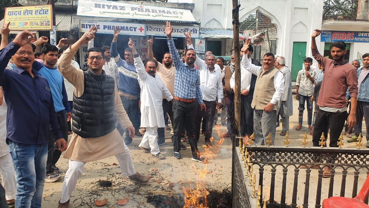 People of Shia community burnt the effigy of Pakistan