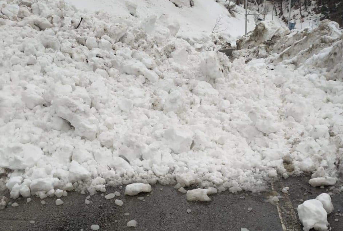 Himachal weather update: avalanche near Atal tunnel south portal and landslide on national highway in Bharmour Chamba