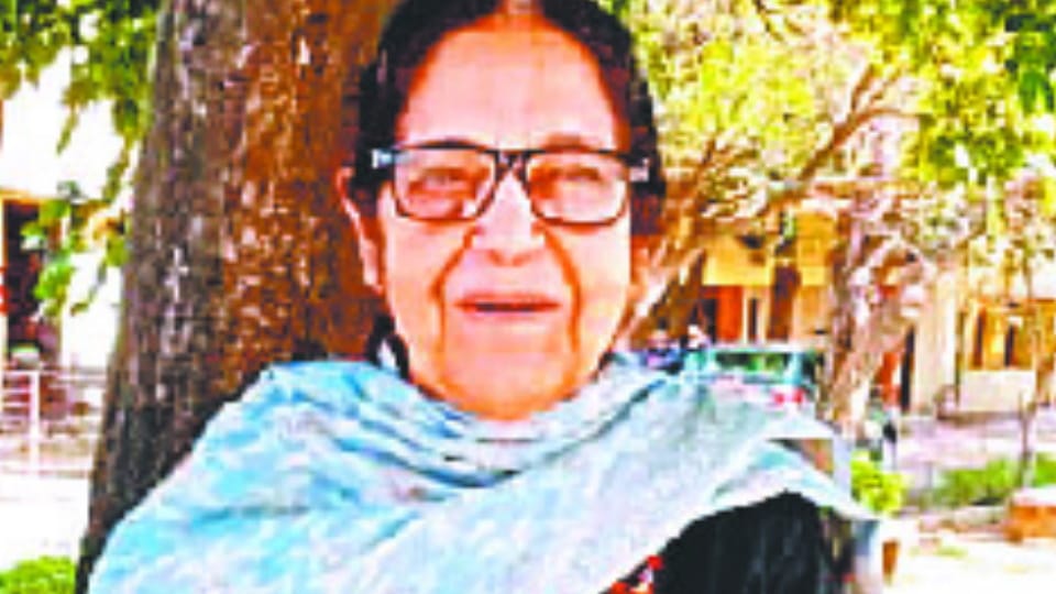 Dr. Swaraj Grover of Amritsar Teaches Poor Children