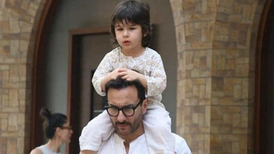 Kareena kapoor son Taimur raised his hand on Papa Saif Ali Khan after watching the video the users said teach manners