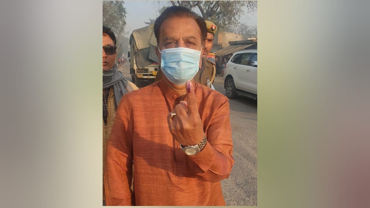 up election phase 7th photos people enthusiast for voting in uttar pradesh