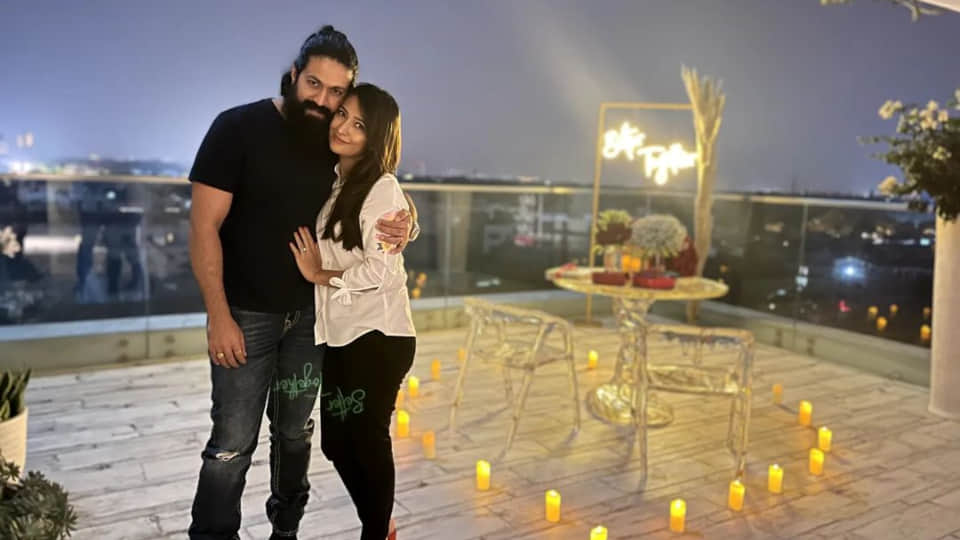 KGF 2 Star Yash celebrated raksha bandhan with sister photos getting viral on internet