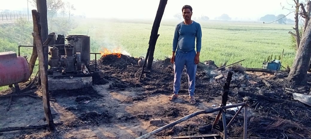 auraiya news,fire in jaggery factory and shop