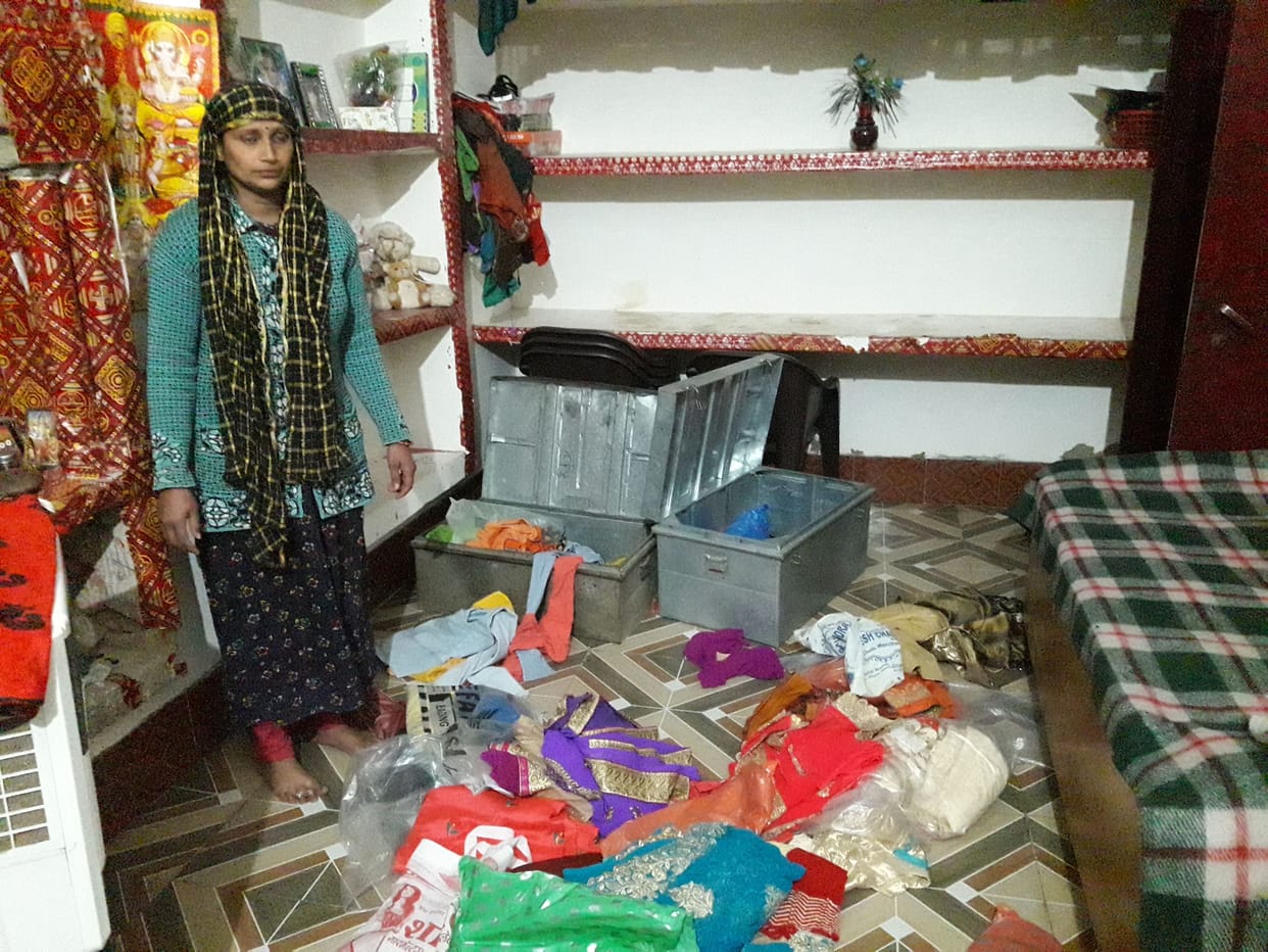 auraiya news,Accused of robbing the house and firing