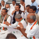 दिग्विजय सिंह धरने पर बैठे