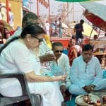 लता मंगेशकर की अस्थियां गंगा में विसर्जित