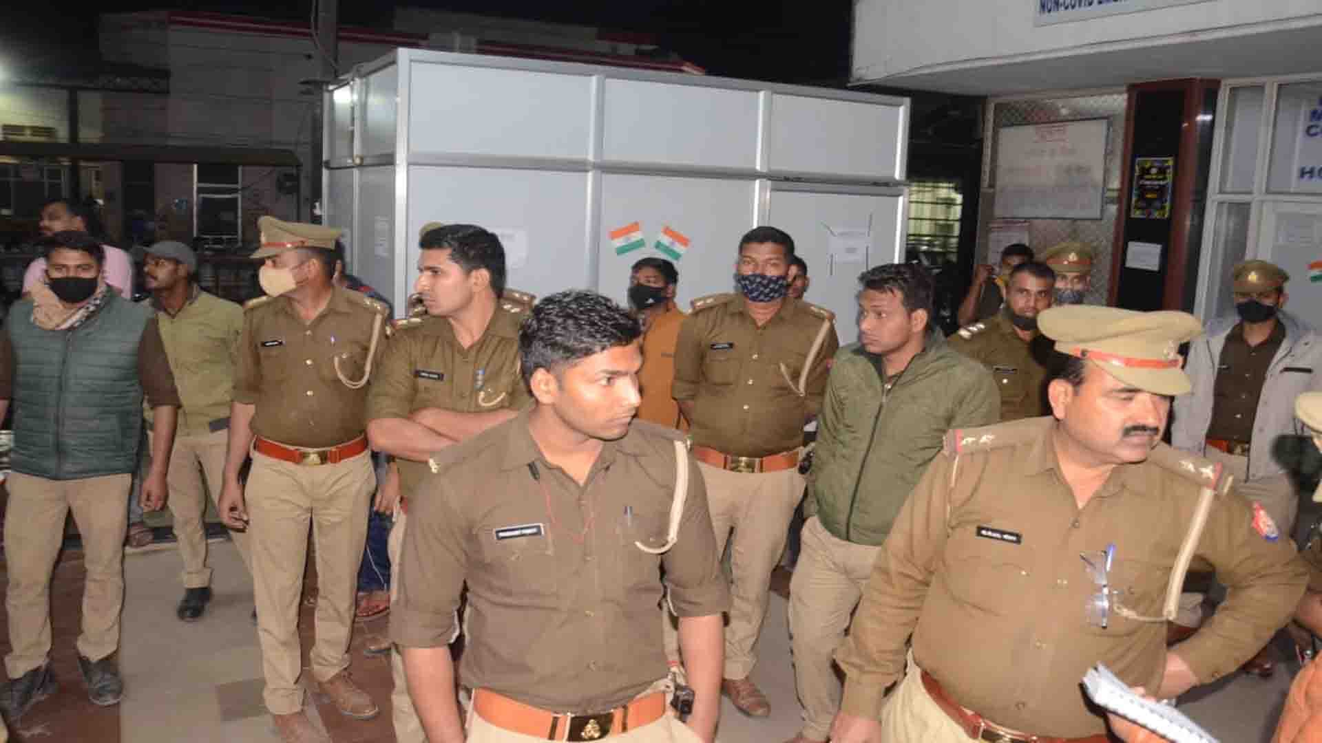 Road accident in Kanpur, four friends Died, two injured