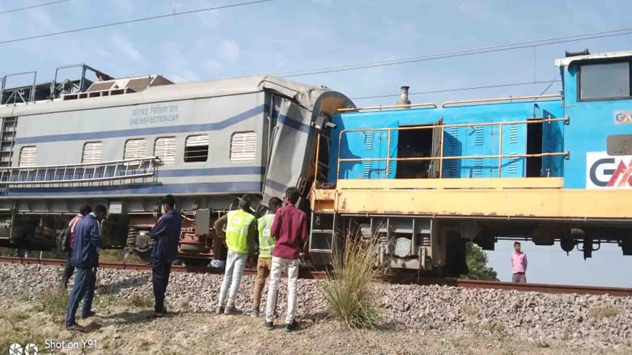 Road accident in Fatehpur, 13 injured